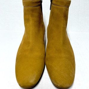 Basically new booties. Made in Italy by Aquatalia.